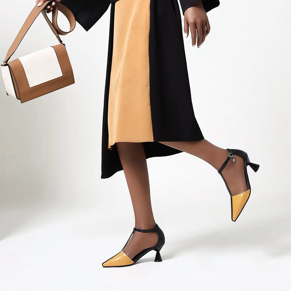 Bigsizeheels Trendy Chunky Heel Open Toe Line-Style Buckle Banquet Sandals - Yellow