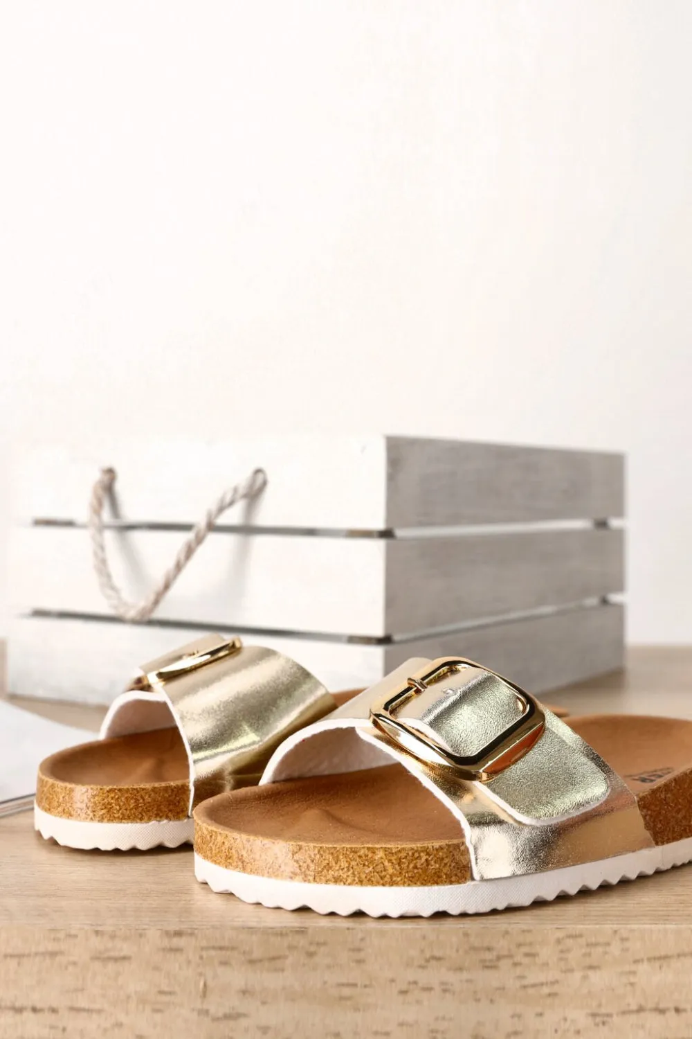 GOLD OVERSIZED BUCKLE SOFT FOOTBED SANDALS