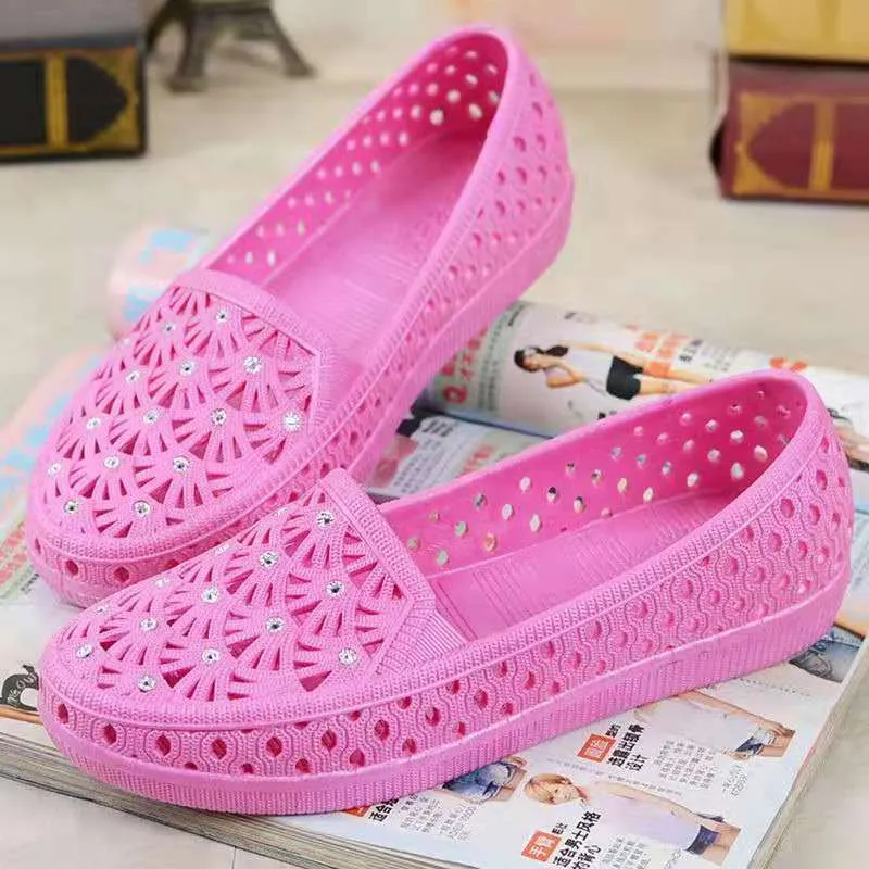 Hollow summer breathable flats for mom comfy walking nursing water shoes
