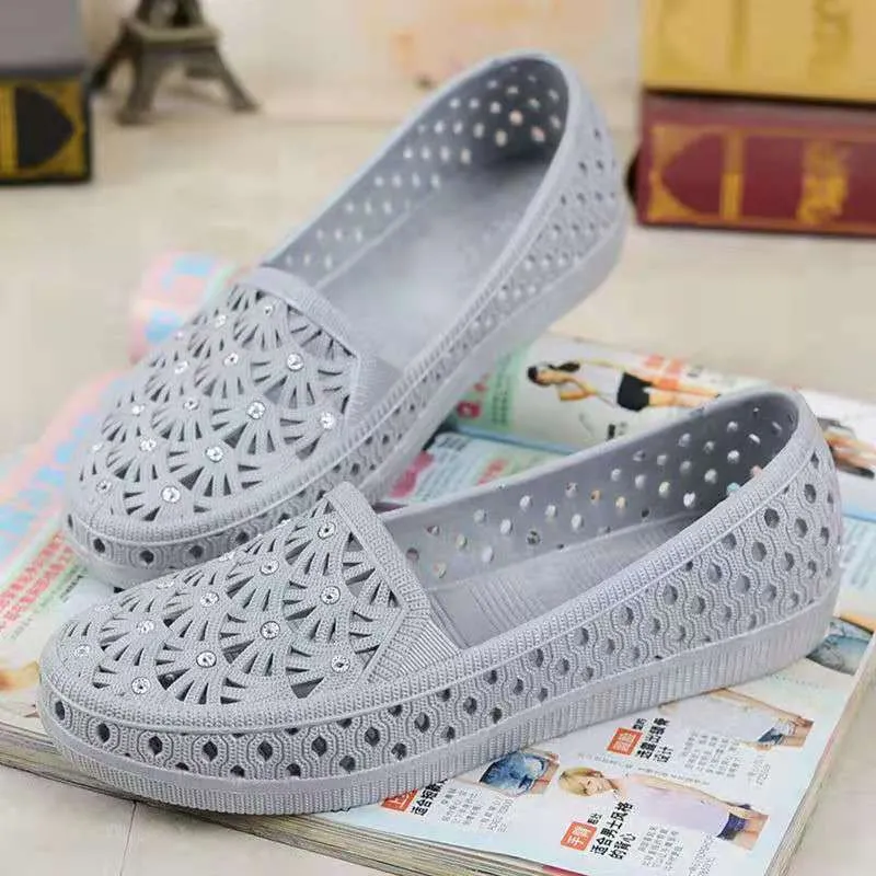Hollow summer breathable flats for mom comfy walking nursing water shoes