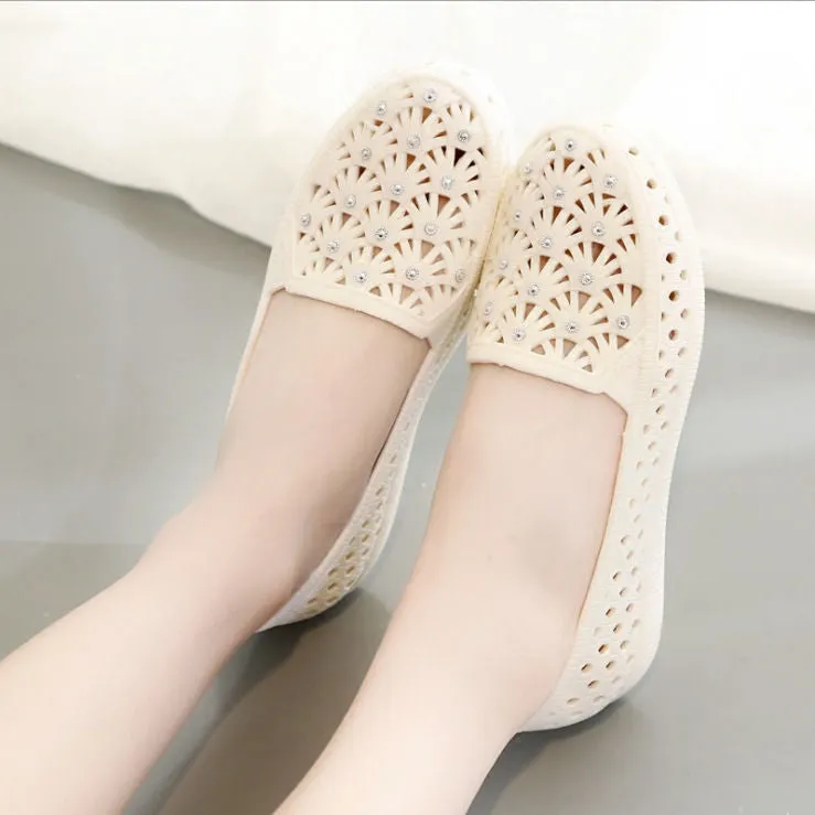 Hollow summer breathable flats for mom comfy walking nursing water shoes