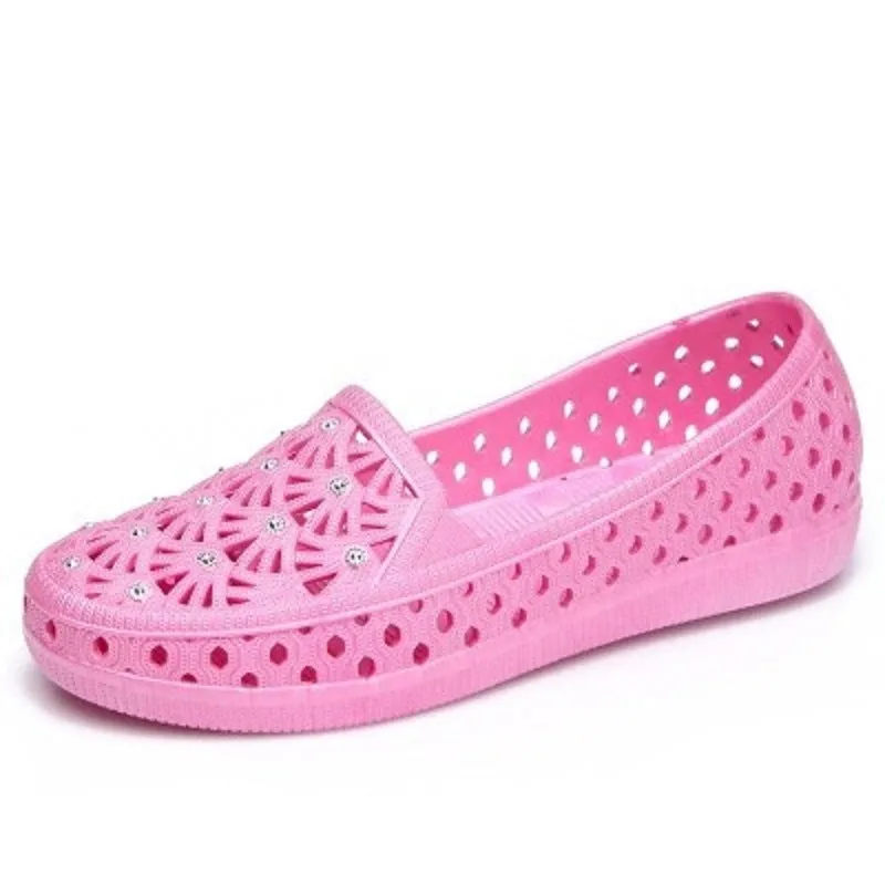 Hollow summer breathable flats for mom comfy walking nursing water shoes