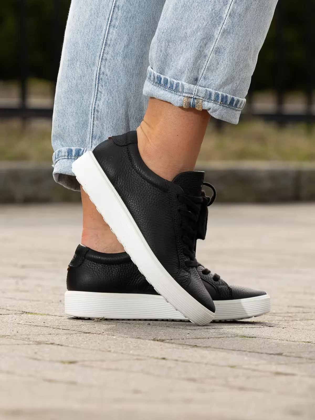 Men's Soft 60 Lace up Sneaker in Black