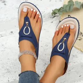 Trendy and orthopedic leather flipflops